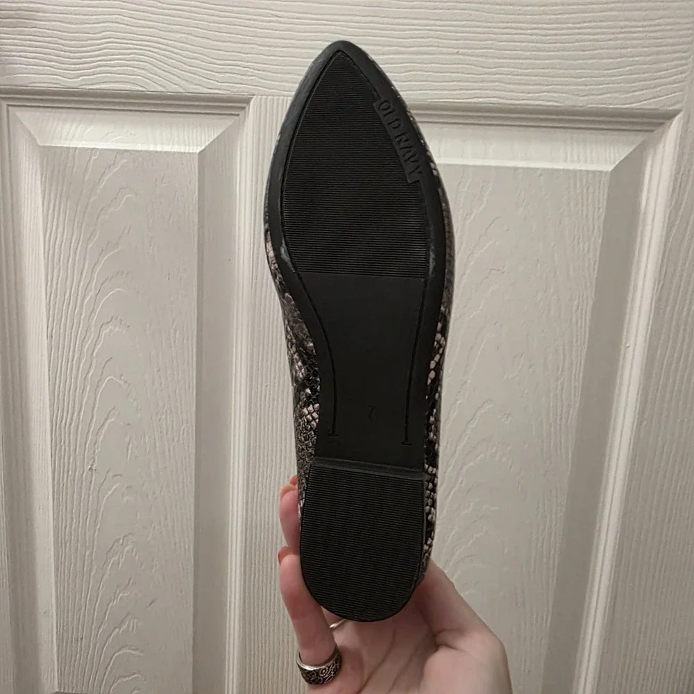 Old Navy Gray Black‎ White Snakeskin Faux Leather Pointy-Toe Preppy Loafers Sz 7